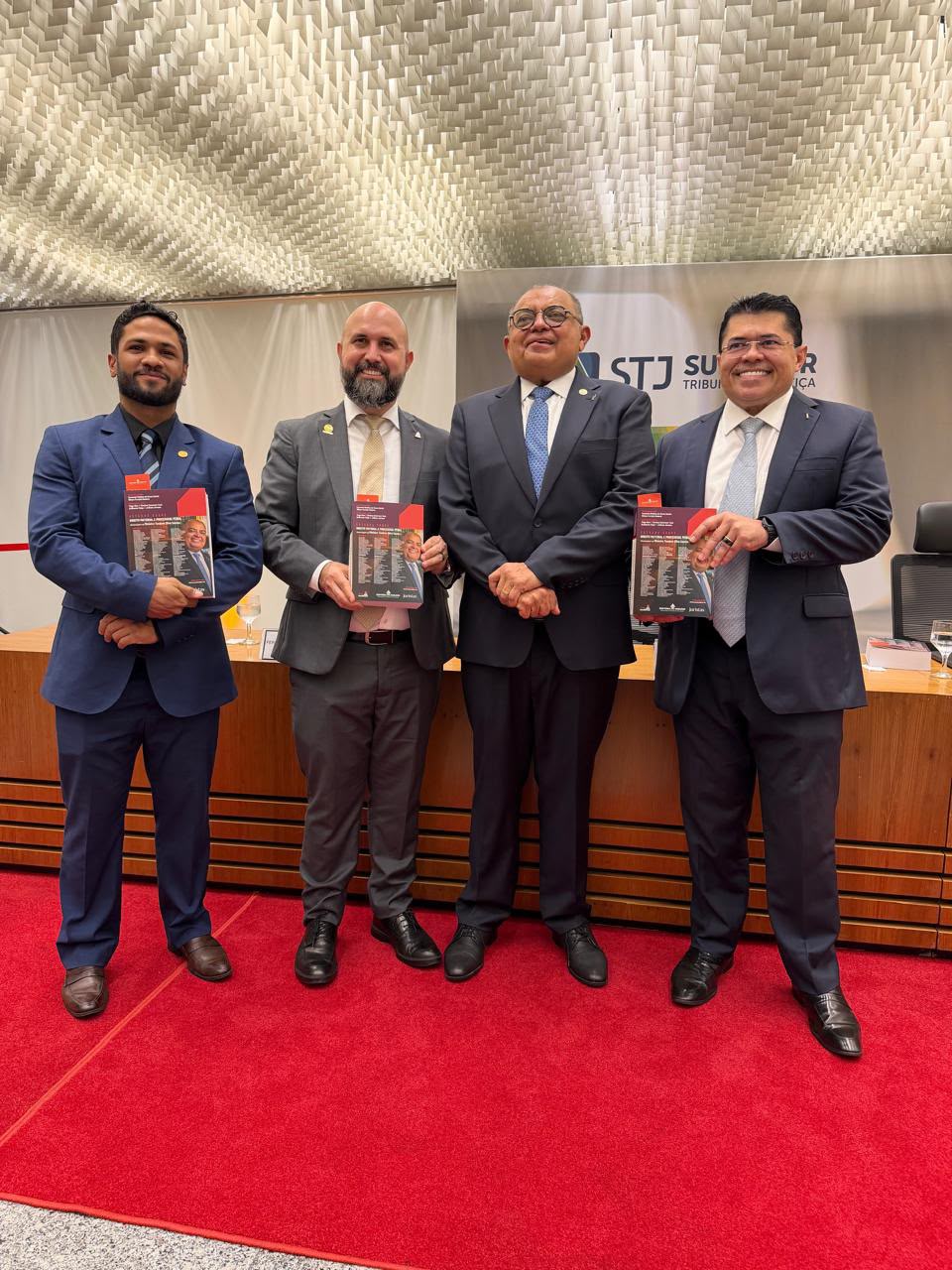 Luiz Pablo Nery Videira, Israel Gonçalves da Graça, ministro Teodoro Silva Santos e Valdetário Andrade Monteiro no lançamento da obra em homenagem ao ministro.